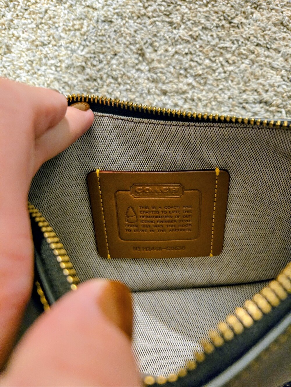 Coach Swinger Bag Re-edition In Black - Picture 11 of 12